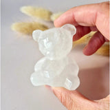 Moonlight Gemstones Edelsteen crystal carving bear in clear bergkristall, held by hand