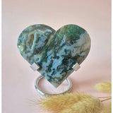 Edelsteen Druzy mosagaat hart op metalen standaard, groen-blauw patroon, 151 g