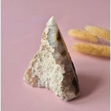 Druzy Grijze Agaat staande edelsteen kristal, Moonlight Gemstones, 144g