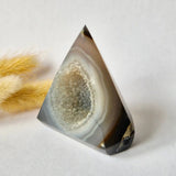 Druzy grijze agaat staande edelsteen kristal, Moonlight Gemstones