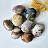 Moonlight Gemstones Edelsteen Ocean Jasper palm stones, set of 8 polished 6–8 cm healing worry stones in earthy colors