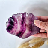 Edelsteen carving schelpvorm fluoriet schaal Moonlight Gemstones #11 paars