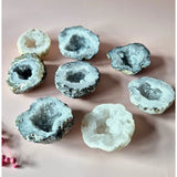 Mexicaanse Agaat Druzy Geode; set van 8 geoden met blauwe kristallijne binnenkant