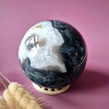 Kristallen edelsteen bol mosagaat druzy geode sphere, black and white pattern, 90mm, 1028g Moonlight Gemstones