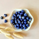 Mini edelsteen hartje zaksteen – sodaliet, donkerblauw met wit marmerpatroon, voor crystal confetti