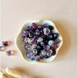 Mini edelsteen hartje zaksteen fluoriet, Moonlight Gemstones, vele paarse/blauwe kristallen (1,5 cm) voor crystal confetti