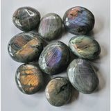 Labradoriet palmstenen van Moonlight Gemstones, 9 stuks met iriserende oranje-paarse kleuren