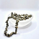 Smoky quartz chip-bead bracelet, 19 cm, cream beads with black speckles.