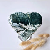Grote drusy mosagaat hart op metalen standaard, Moonlight Gemstones, 394 g