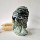 Emerald in matrix Native American Beeld carving by Moonlight Gemstones, green with black matrix, ~10 cm