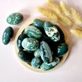 Moonlight Gemstones drusy moss agate palm stones, green with white veining, 5–7 cm (set of 12 stones)