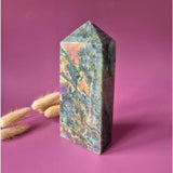 Moonlight Gemstones XL Labradoriet toren met regenboogflits, paarse/oranje tinten, 568g