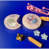 Kleine rozenkwarts maanvormige schijven (2 stuks), 5,5 cm, roze kwarts met kristalaccenten