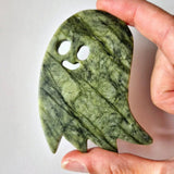 Groene jade spookje edelsteen van Moonlight Gemstones, ca. 7 cm