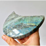 XL Labradoriet Maan inclusief standaard Moonlight Gemstones, 300–400 g, iriserende blauwgroene labradoriet