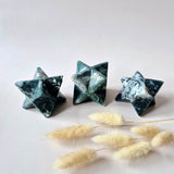Kristallen mosagaat merkabaster set van 3, XXL 7,5 cm, groen met witte marmering