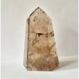 Lichte rookkwarts toren van Moonlight Gemstones, 600 g, smoky quartz met diepe insluitingen