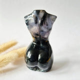 Mosagaat vrouwenbeeldje 8 cm, Moonlight Gemstones, handgeslepen edelsteen