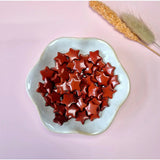 Moonlight Gemstones Edelsteen Rode Jaspis Mini Ster beads, red jasper star shapes, 1.5 cm, in a light bowl.