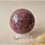 Moonlight Gemstones Kristallen Bol Strawberry Quartz crystal sphere, 70mm, pink-red with veining on display stand