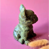 Groene Jade Franse Bulldog – handgesneden edelsteenbeeld