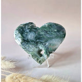 Edelsteen Druzy mosagaat hart op metalen standaard, groenblauwe tinten, Moonlight Gemstones, #122, 130–150 g