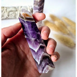 Edelsteen Dream Chevron Amethist Obelisk Toren, 10 cm, Moonlight Gemstones, purple with white chevron bands