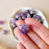 Mini edelsteen hartje amethist, Moonlight Gemstones, 1,5 cm, paars kristal voor crystal confetti, ideaal voor feestdecor
