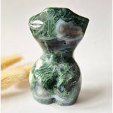 Mosagaat vrouwenbeeldje, 8 cm, groene handgeslepen edelsteen van Moonlight Gemstones
