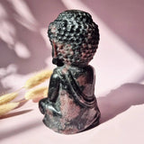 Granaat Buddha Beeld, 15 cm, donkerrode edelsteen met gemarmerde textuur – Moonlight Gemstones