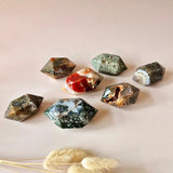 Rode mosagaat dubbele punt toren wand, Moonlight Gemstones, set van 7 gepolijste kristallen