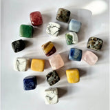 Gemengde kristallen kubusset, 2–3 cm, circa 20 kleurrijke kubussen in groen, rood, blauw, roze en geel