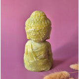 Serpentijn Boeddha meditatiebeeld van edelsteen, handgesneden, Moonlight Gemstones, ±15 cm, geelgroen