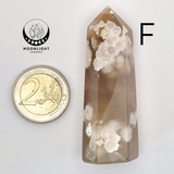 Handgemaakte bloemagaattoren, bruin met witte bloem-inclusies, Moonlight Gemstones
