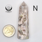 Handgemaakte bloemagaattoren van Moonlight Gemstones, roze/paarse agaat met kristallen insluitsels.