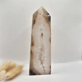 Grijze agaat toren met druzy opening, gepolijste edelsteen obelisk - Moonlight Gemstones, 232 g