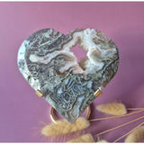 XL edelsteen druzy mosagaat hart op metalen standaard, Moonlight Gemstones, 385 g