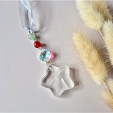 Willekeurige Edelsteen Kerst Ster Hangers; Moonlight Gemstones, aqua star pendant with red & mint beads on blue ribbon