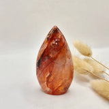 Edelsteen Fire Quartz Flame gemstone, polished orange-red quartz teardrop, 7-9 cm.