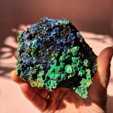 XL druzy azuriet-malachiet ruwe edelsteen met sprankelende blauwe en groene kristallen