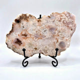 Crystal Cherry Blossom Agaat grote plaat op standaard, Moonlight Gemstones, roze agat met bloemachtig patroon en kristallijne textuur