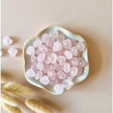 Mini rozenkwarts hartjes, 1,5 cm, Moonlight Gemstones crystal confetti in bowl