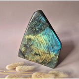 XXL labradoriet freeform 1800 g met blauwgroene iriserende glans en spirituele bescherming, Moonlight Gemstones