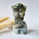 Moonlight Gemstones mosagaat vrouwenbeeldje, 8 cm, handgeslepen edelsteen sculptuur