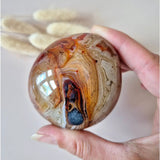 Moonlight Gemstones Sardonyx Palmsteen, gepolijste bol met oranje-witte banden (5–10 cm)