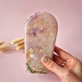 XL edelsteen geode met pink amethist druzy, freeform, 652 g – Moonlight Gemstones
