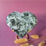 XL edelsteen Druzy Mosagaat Hart op metalen standaard, groen-wit patroon, 470 g