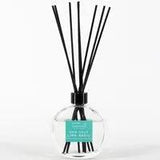 Reed diffuser Scent Junkie Geurdiffuser Sea Salt Basil by Home Bound, glass bottle with black reeds